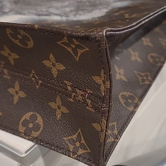 SOLD - Authentic Louis Vuitton - Picture 5 of 11